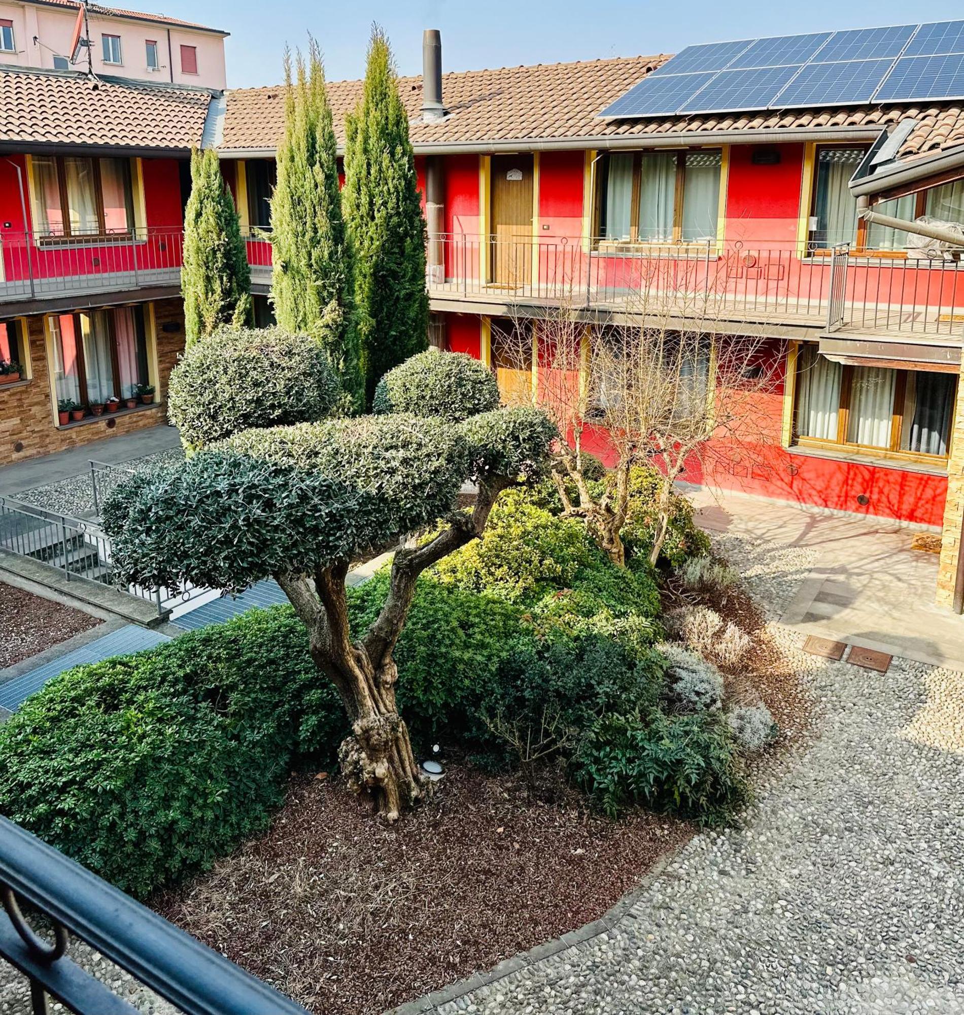 Bergamo Easy Airport Sleep&Fly Parking Apartment Ngoại thất bức ảnh